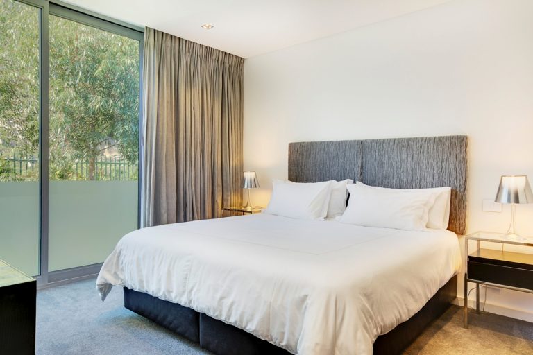 habrok-4_bed_villa__camps_bay-_bedroom_3