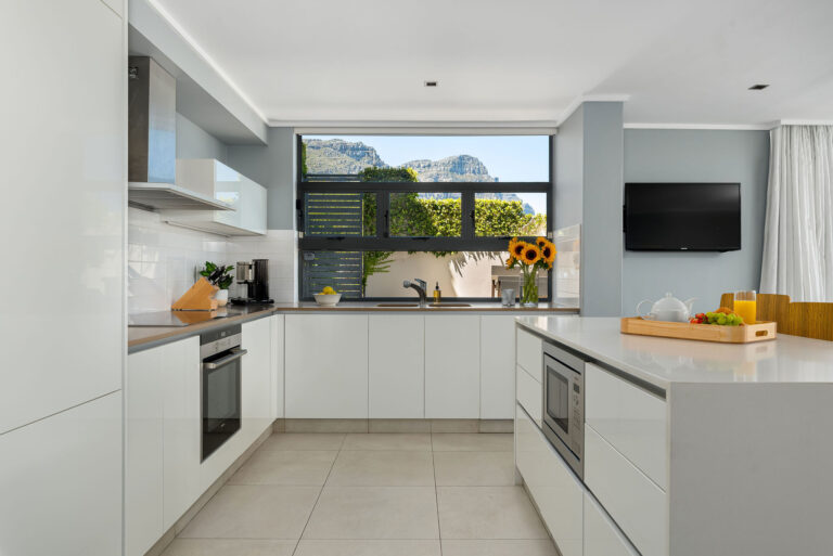 Camps Bay Accommodation - 38 Hely Hutchinson Ave