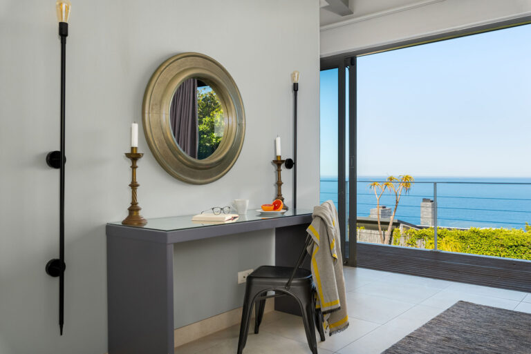 Camps Bay Accommodation - 38 Hely Hutchinson Ave
