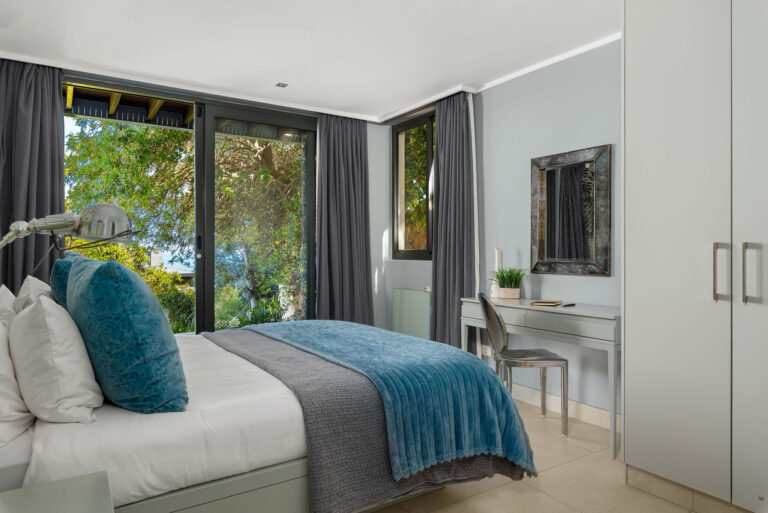 Camps Bay Accommodation - 38 Hely Hutchinson Ave