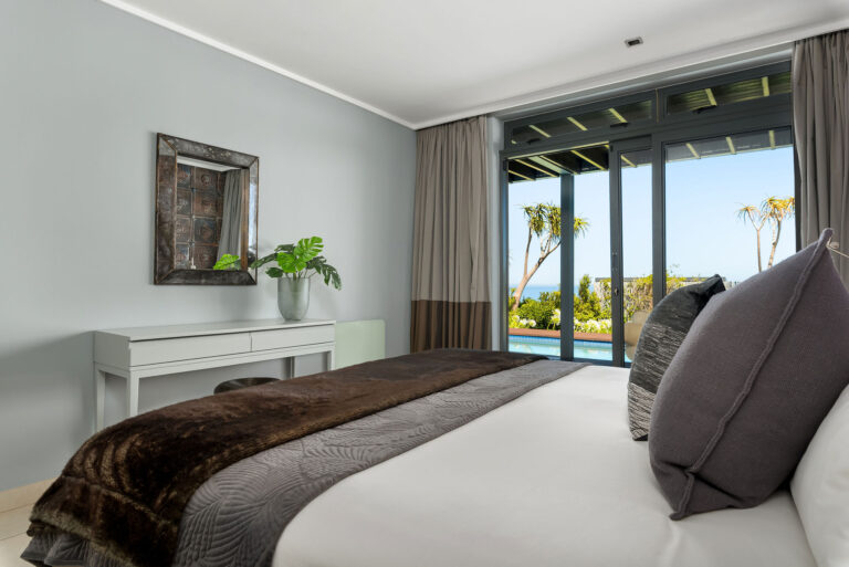 Camps Bay Accommodation - 38 Hely Hutchinson Ave