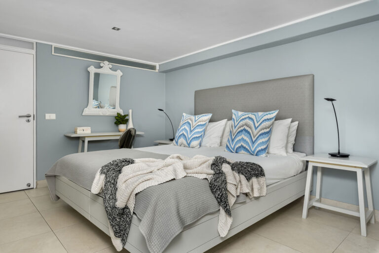 Camps Bay Accommodation - 38 Hely Hutchinson Ave