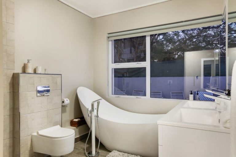 houghton-views-houghton-views-bathroom-50882167-960x640-1