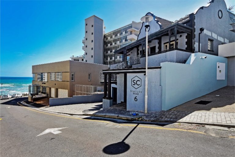 lux-Grande-3-Bantry-bay-accommodation-exterior