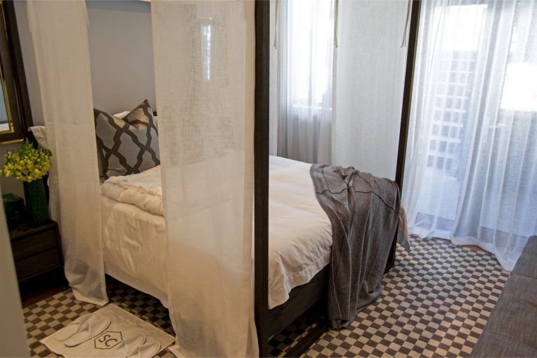 lux-Grande-Bantry-bay-accommodation-bedroom-2