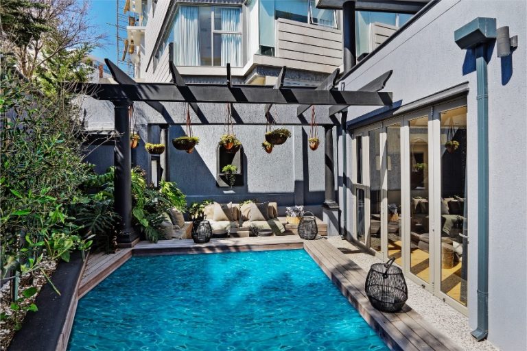 lux-Grande-Bantry-bay-accommodation-pool