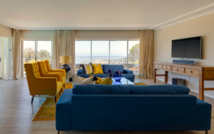luxury-cape-town-camps-bay-villa-15woodford-lounge-view-1