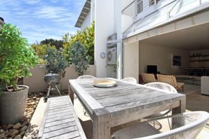 light and airy unit – the perfect base from which to explore Cape Town!||Recently upgraded with entirely new furnishings