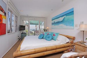 a mere 10 steps away from the popular 4th beach of Clifton||Gorgeous 4-bedroom villa 58 on Forth