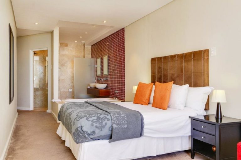 villa_camps_bay_for_rent-_100-geneva-fourth-bedroom-17680713-960x640-1