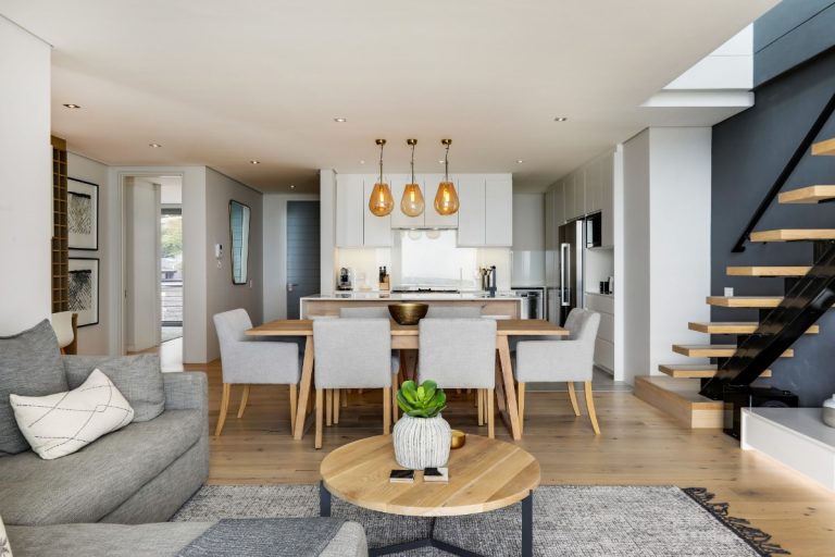 penthouse-on-b-129087503