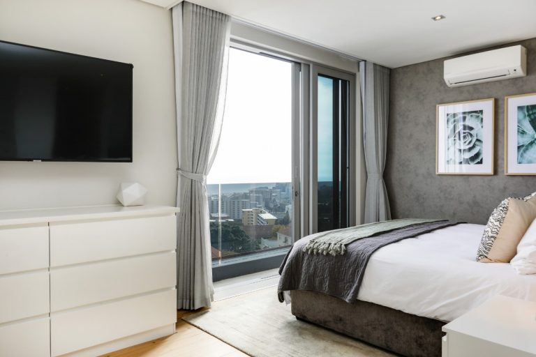 penthouse-on-b-129087512