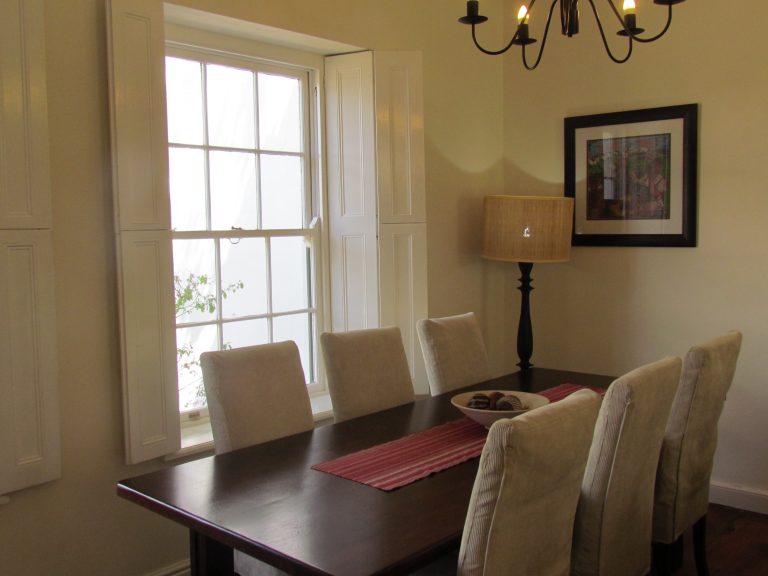 Bo-La-Motte-Owl-Cottage-dining