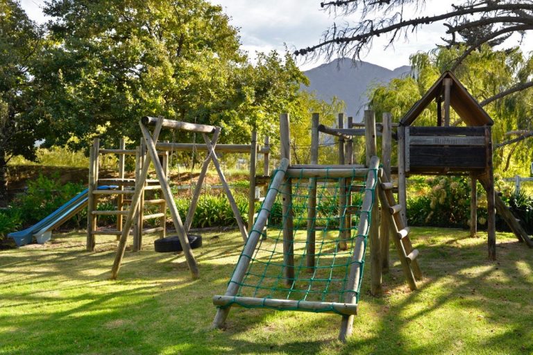Bo-La-Motte-Owl-Cottage-kids-play
