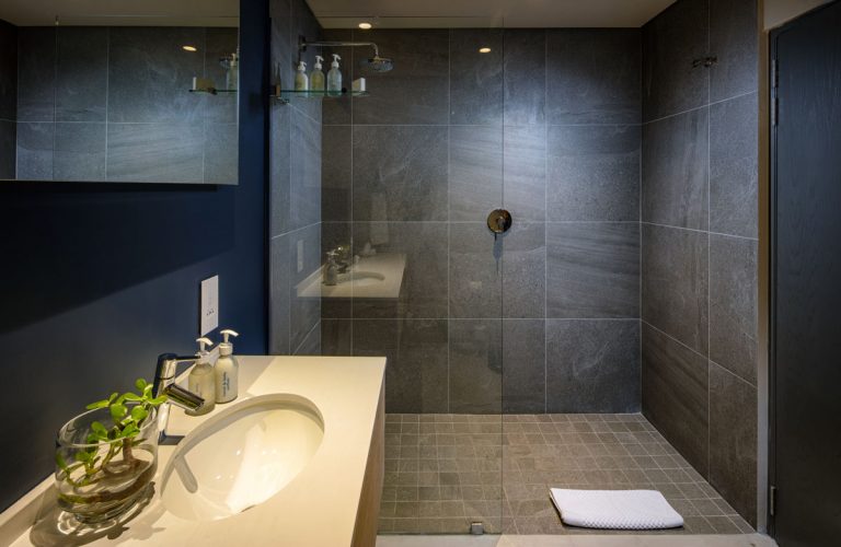Skyvilla-Boutique-Hotel-bathroom