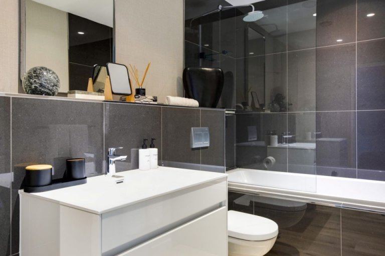danbury-on-loop-danbury-on-loop-bathroom-145192434-960x640
