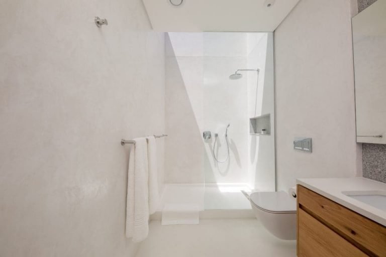 8-fiskaal-8-fiskaal-en-suite-to-fourth-bedroom-169350271-960x640-1