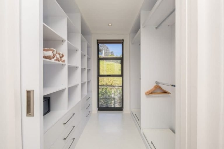 8-fiskaal-8-fiskaal-walk-in-closet-169350258-960x640-1