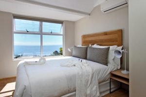 Horak-Villa-Camps-Bay-Holiday-Rental-top-bedroom