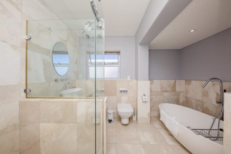 atlantic-views-atlantic-views-en-suite-bathroom-169352946-960x640-1