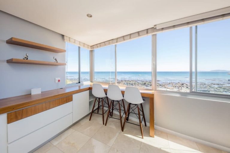 atlantic-views-atlantic-views-seating-sea-view-169352937-960x640-1