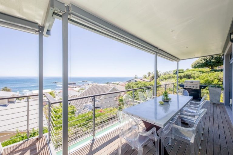 kaplan-house-kaplan-house-balcony-dining-170924681-960x640-1