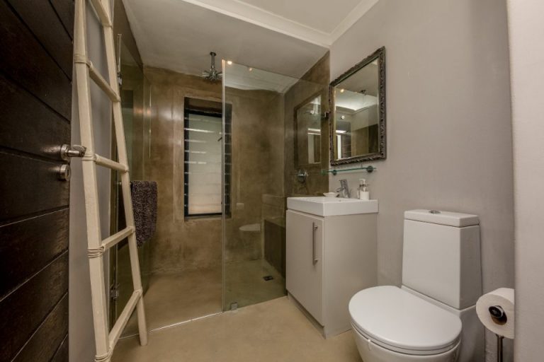 kaplan-house-kaplan-house-dedicated-bathroom-170924698-960x640-1