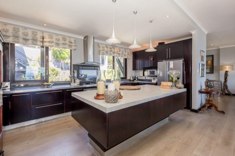 kaplan-house-kaplan-house-kitchen-170924684-960x640-1