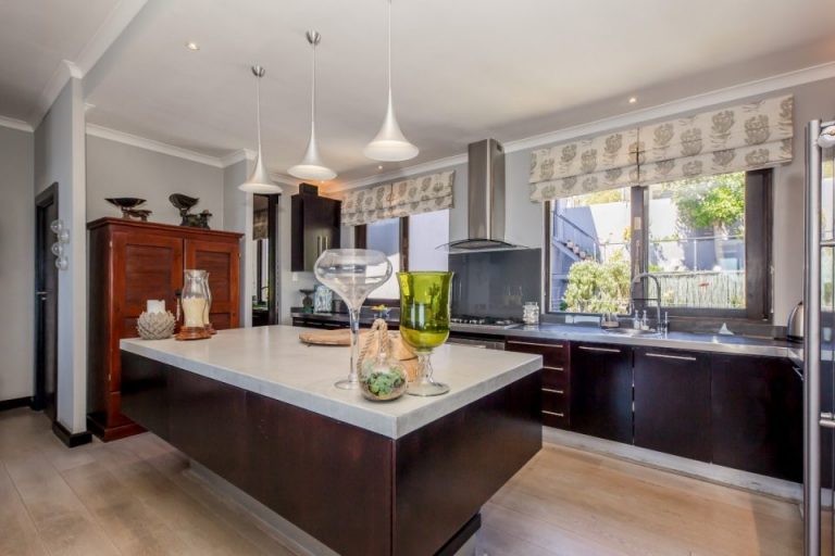 kaplan-house-kaplan-house-kitchen-170924685-960x640-1