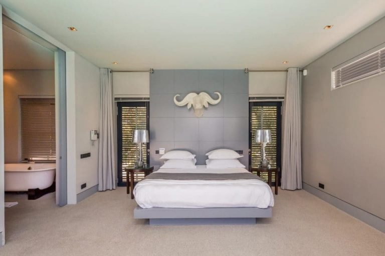 loader-penthouse-loader-penthouse-master-bedroom-168865911-960x640-1