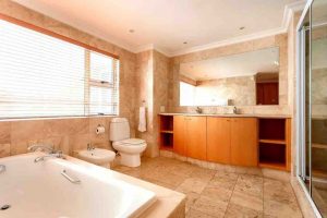 Bakoven-Holiday-Apartment-Bathroom