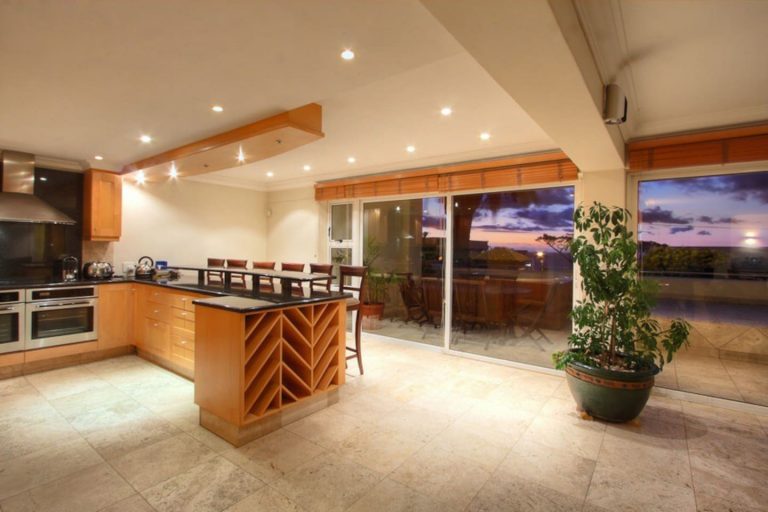 Bakoven-Holiday-Apartment-open-plan-kitchen-