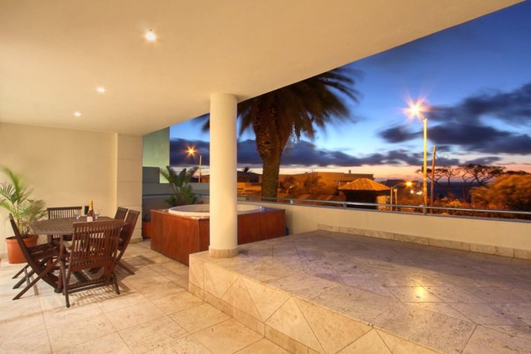 Bakoven-Holiday-Apartment-terrace-