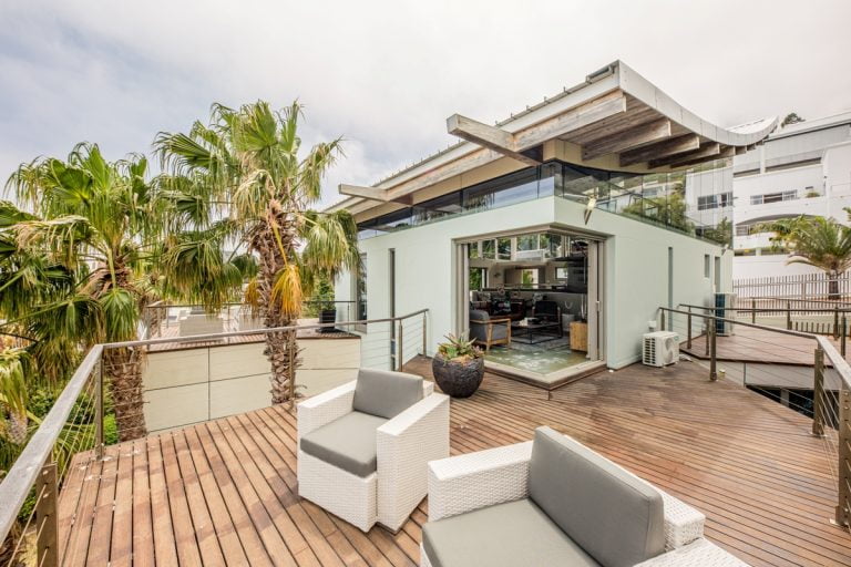 lobster-villa-182366673