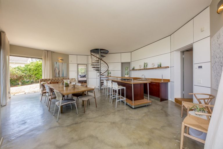 lobster-villa-182366679