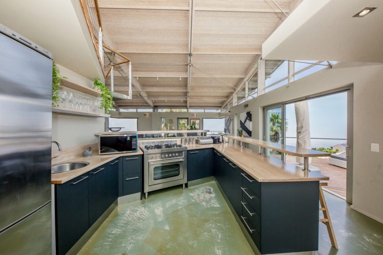 lobster-villa-182366691