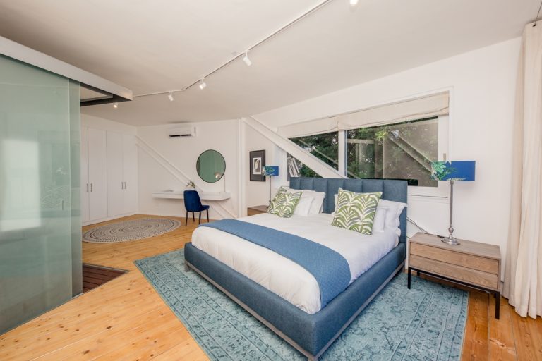 lobster-villa-182366693