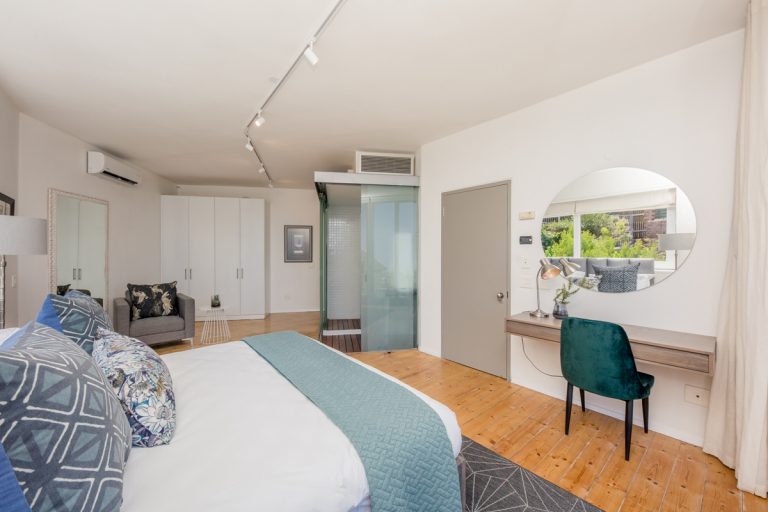 lobster-villa-182366706
