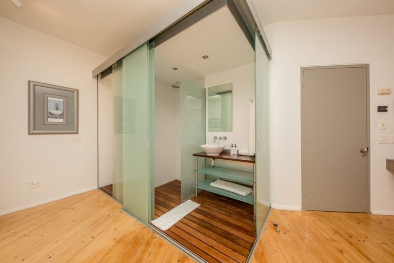 lobster-villa-182366707