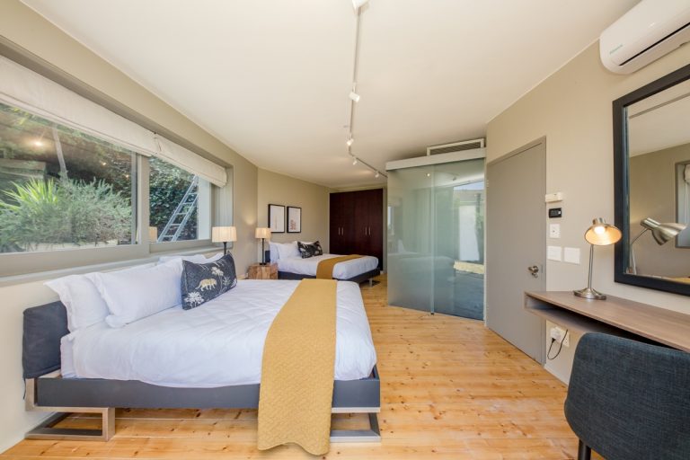 lobster-villa-182366710