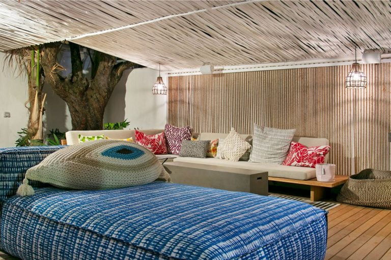 Clifton-Splendour-Villa-Cape-Town-outside-furniture