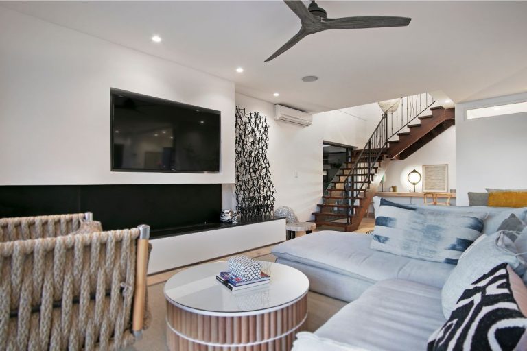 Clifton-Splendour-Villa-Cape-Town-tv-corner