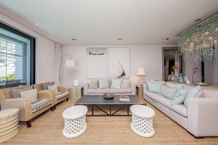 loader-villa-loader-villa-lounge-168865826