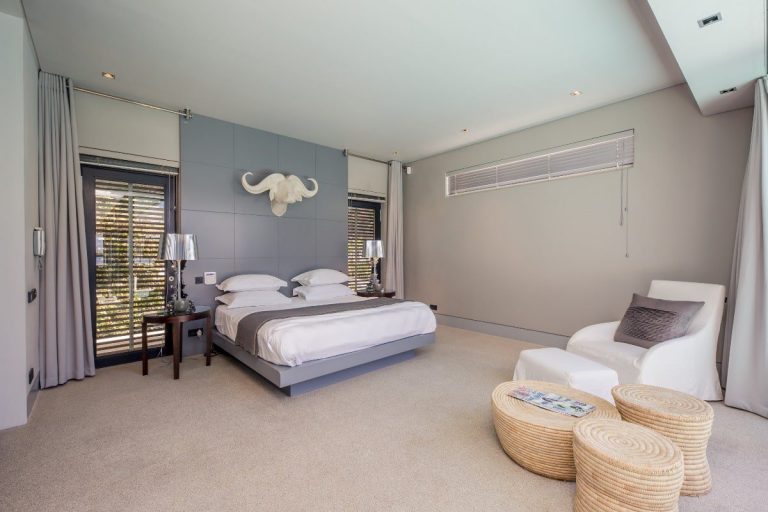 loader-villa-loader-villa-master-bedroom-168865810