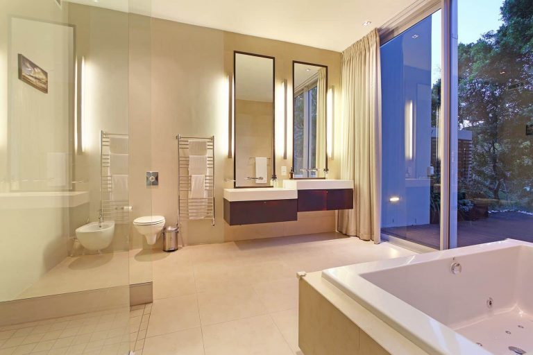 Glen-Sunset-Villa-Camps-Bay-3rd-bathroom