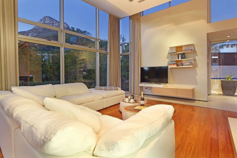 Glen-Sunset-Villa-Camps-Bay-lounge-3-bed-apartment