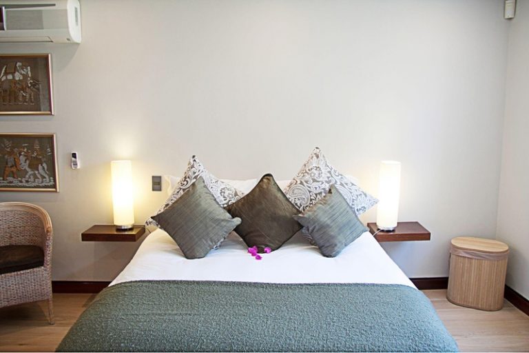 Stunning-bedroom-Glen-Beach-Villas-Apartment-3