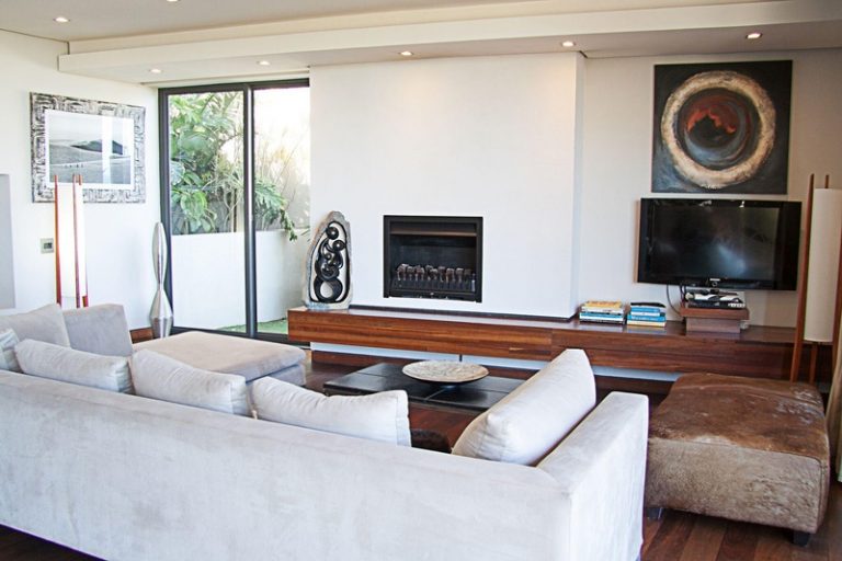 Tv-corner-Glen-Beach-Villas-Apartment-3