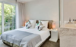 Ebb-Tide-Luxury-Apartment-in-Camps-Bay23-620x388-1
