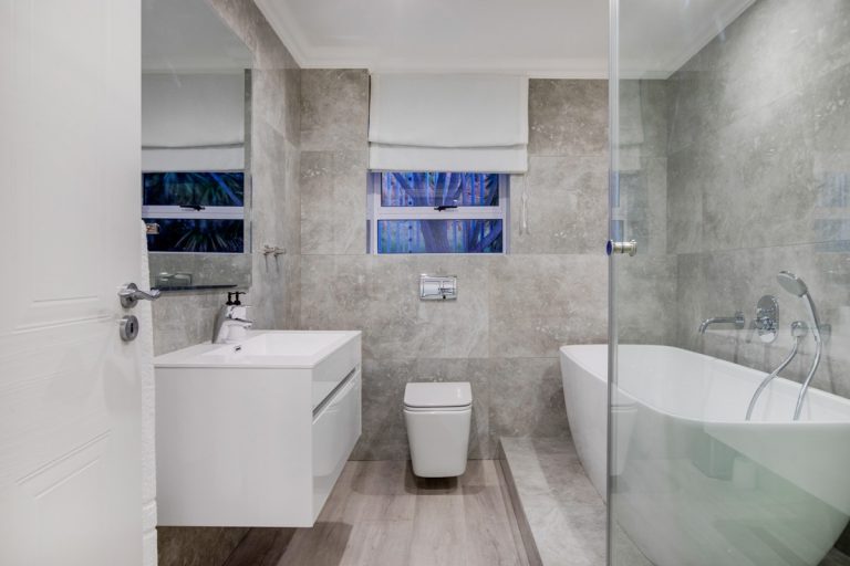 alpha-on-the-bay-alpha-on-the-bay-shared-bathroom-199360518